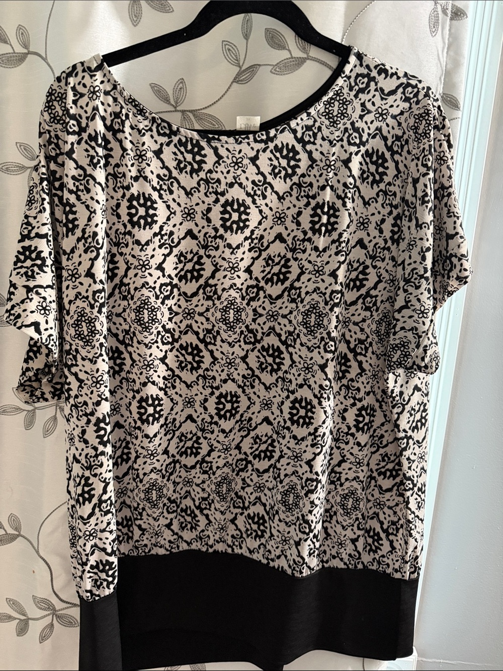 Sew In Love Black Floral Tile Short Sleeve Top on Cream